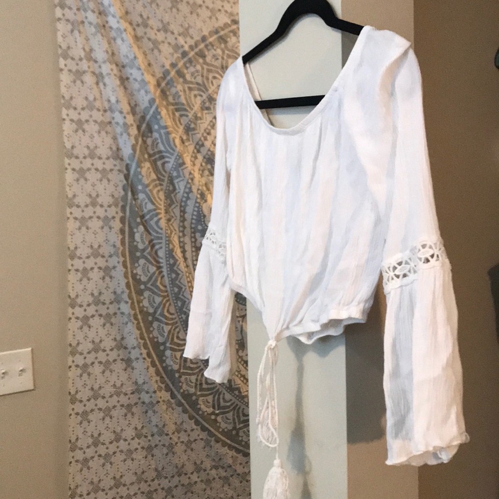 White long sleeve crop top
